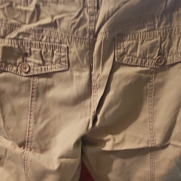 UNIONBAY Women's Khaki Tan Cargo Capri Pants Size 13 - Picture 9 of 10